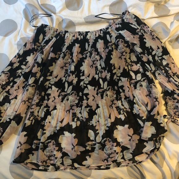 Off shoulder blouse - Picture 4 of 7